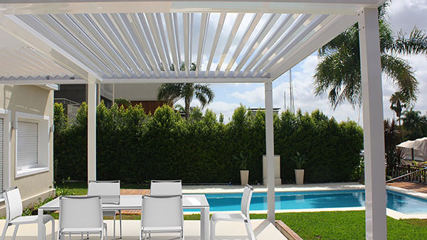 明陽(yáng)遮陽(yáng)戶外防水折疊式天棚簾應(yīng)用分享