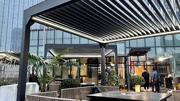 明陽遮陽百葉涼亭在商場采光頂遮陽應(yīng)用案例